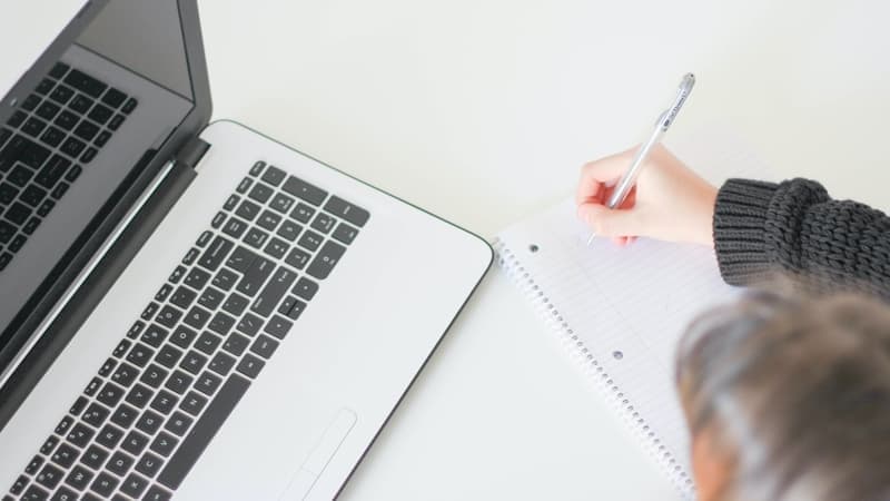 How To Write an Effective Brag Sheet for College Applications: Tips From Crimson Experts